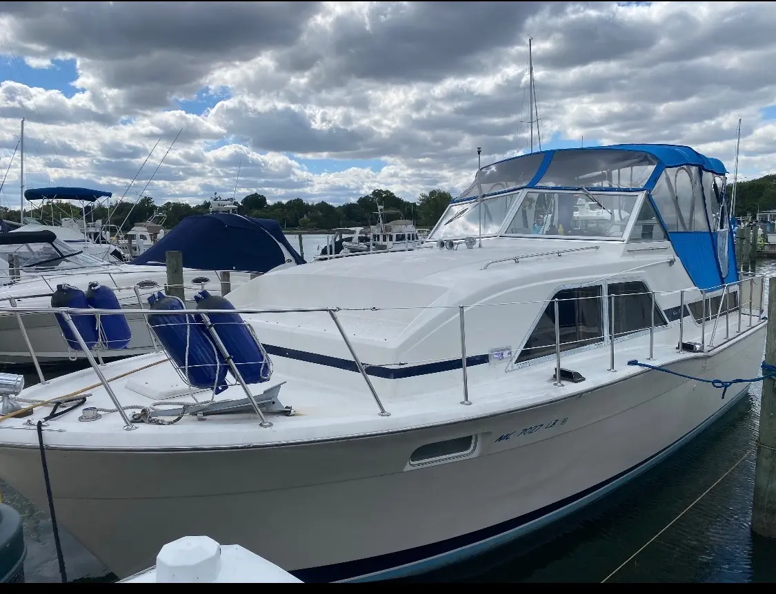 1979 Chris Craft 350 Catalina Yacht at the dock